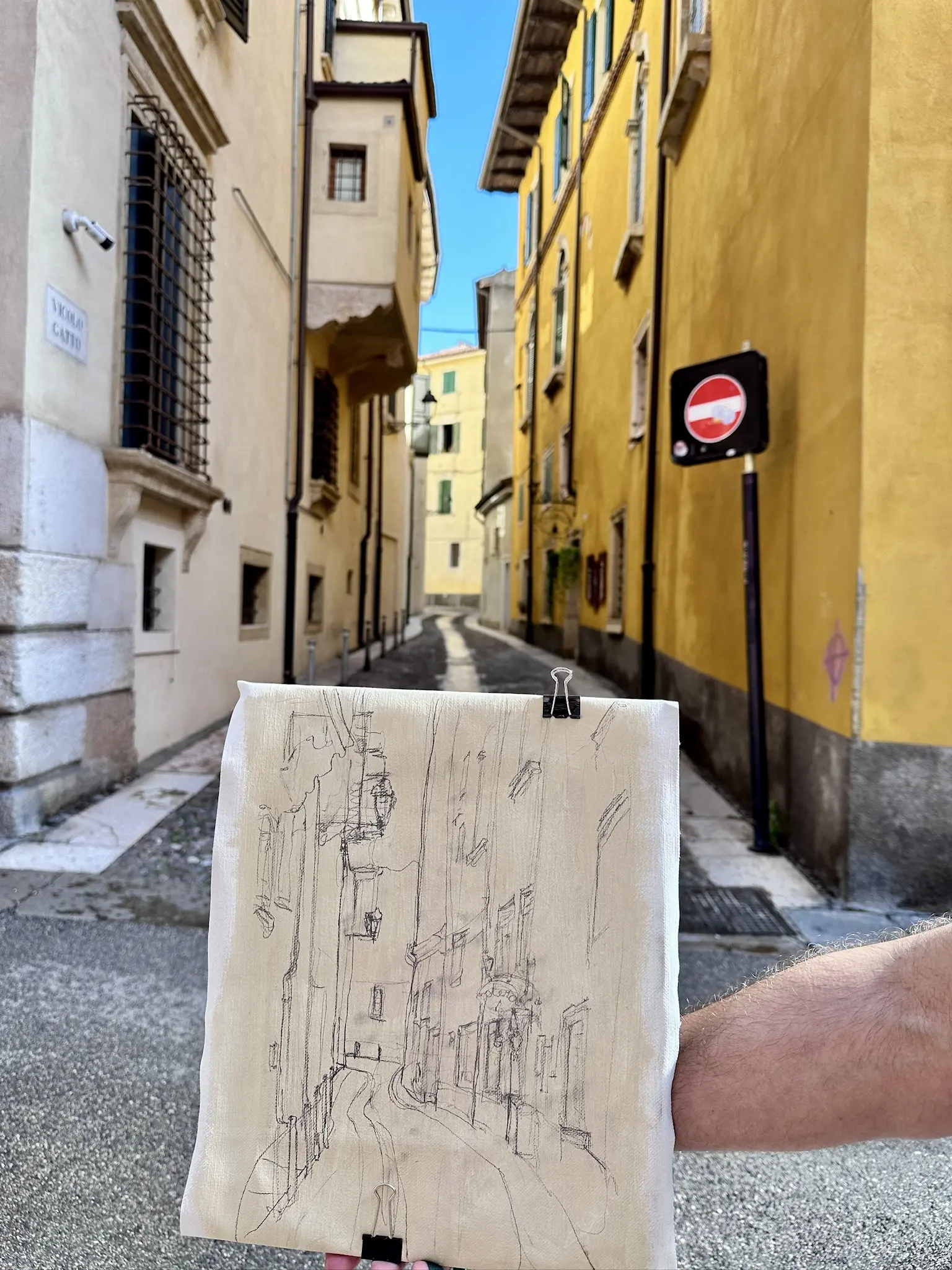 Soula sketching in the streets of Verona